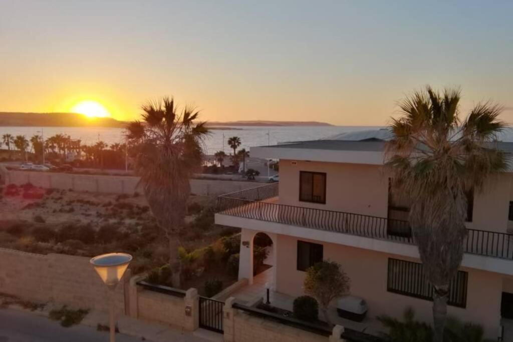 Sunshine Holiday Apartment 5 With Spectacular Seaviews Сейнт Полс Бей Екстериор снимка